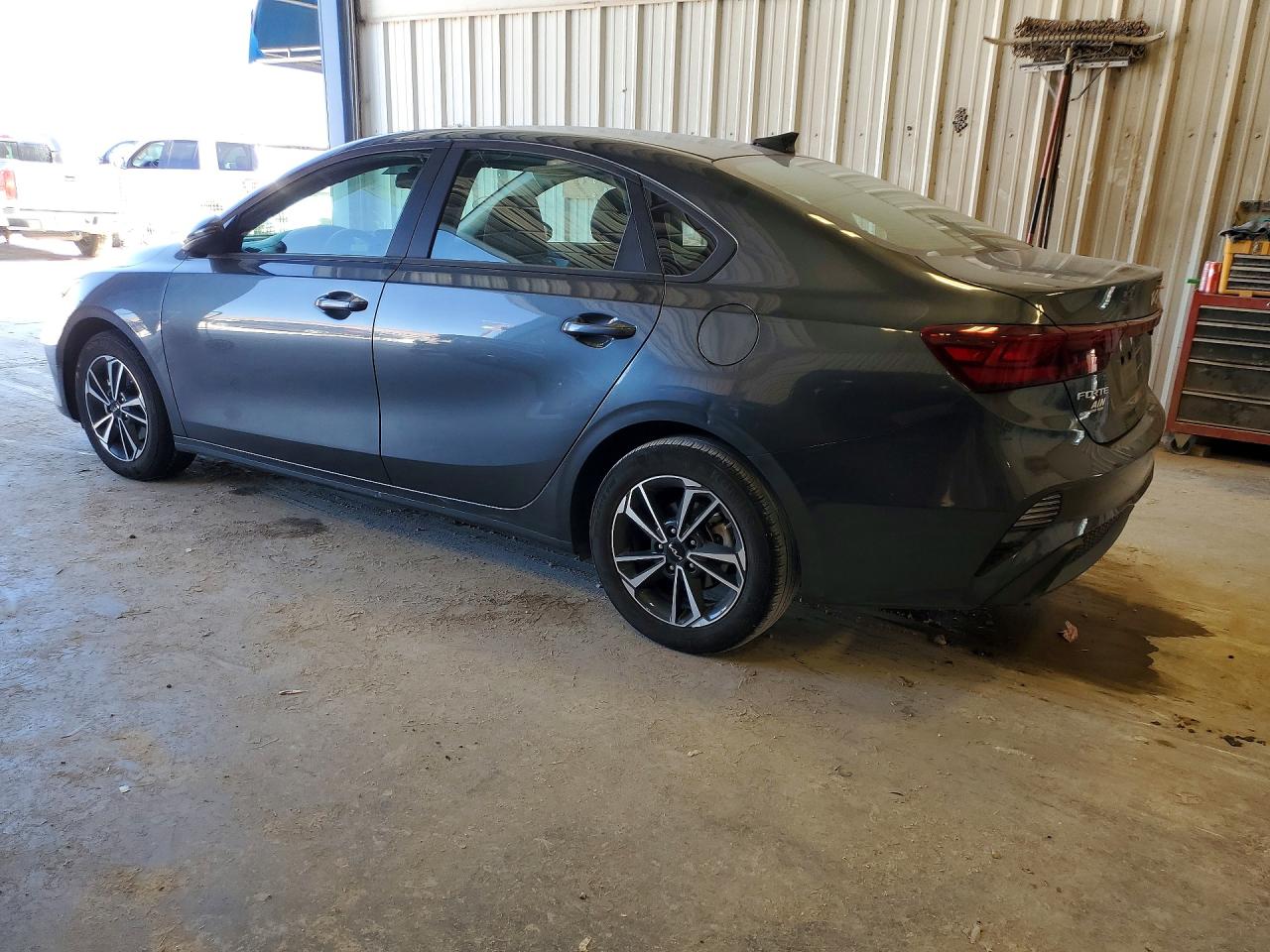 2024 Kia Forte lxs VIN 3KPF24AD8RE828279 photo 2