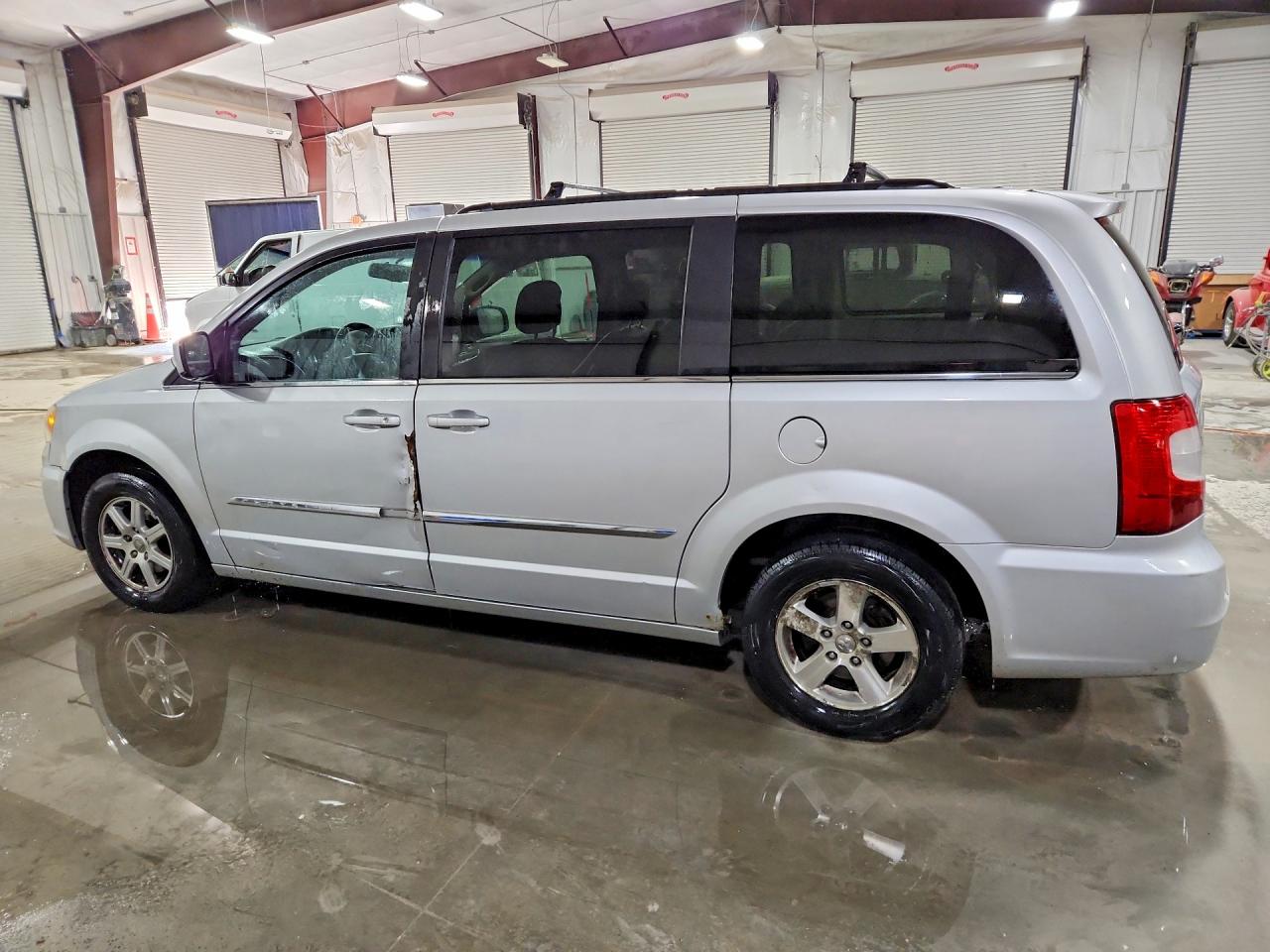 2012 Chrysler Minivan VIN 2C4RC1BGXCR215359 photo 2