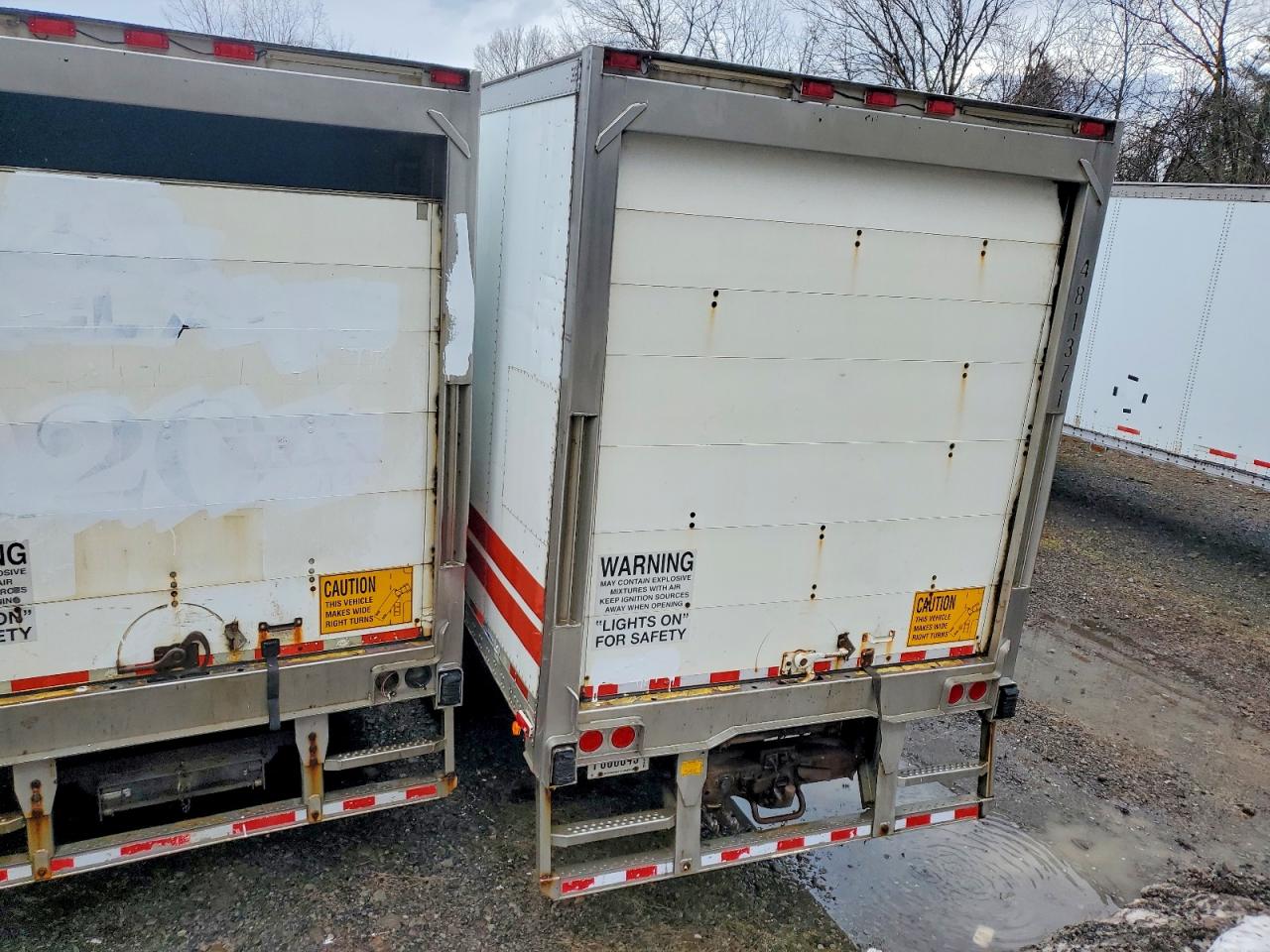 2008 UTILITY All models VIN 1UYVS24858M380101 photo 3