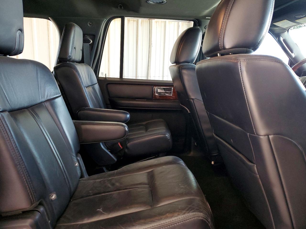 2016 Lincoln Navigator VIN 5LMJJ3HT2GEL07645 photo 11