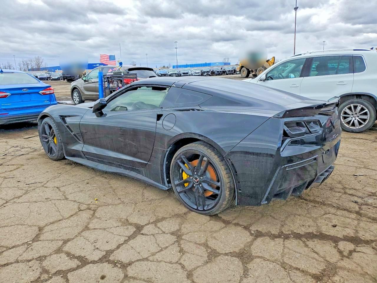 2015 Chevrolet Corvette VIN 1G1YE2D78F5104697 photo 2