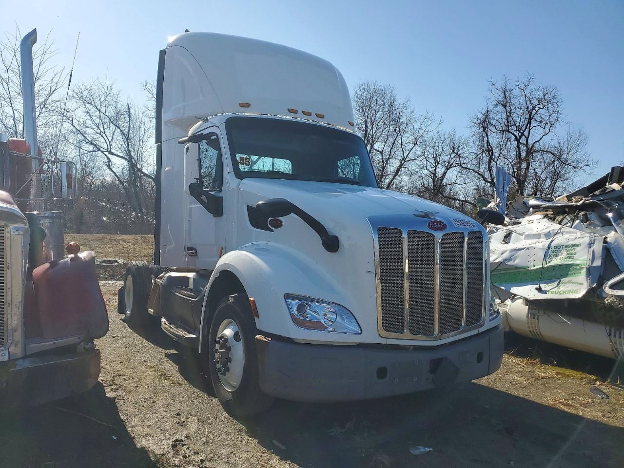 2017 PETERBILT All models VIN 1XPBA48X4HD428431 photo 1