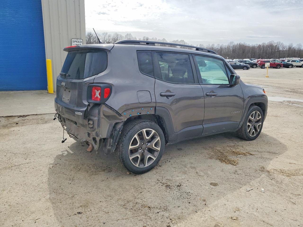 2017 Jeep Renegade VIN ZACCJABB5HPF64425 photo 3