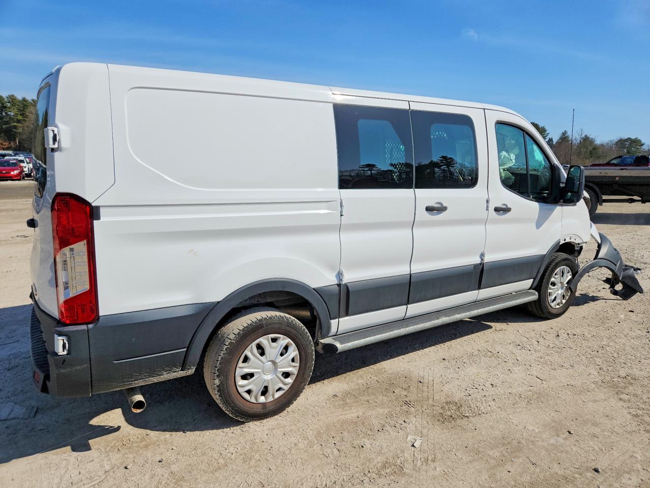 2022 Ford Transit VIN 1FTBR1Y86NKA38620 photo 3