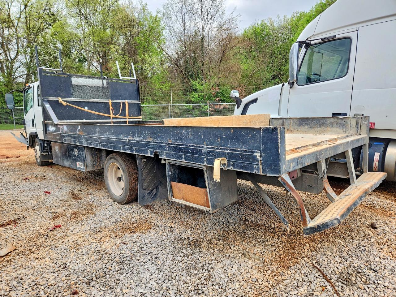 2024 Isuzu Npr VIN 54DC4J1D0RS209177 photo 2
