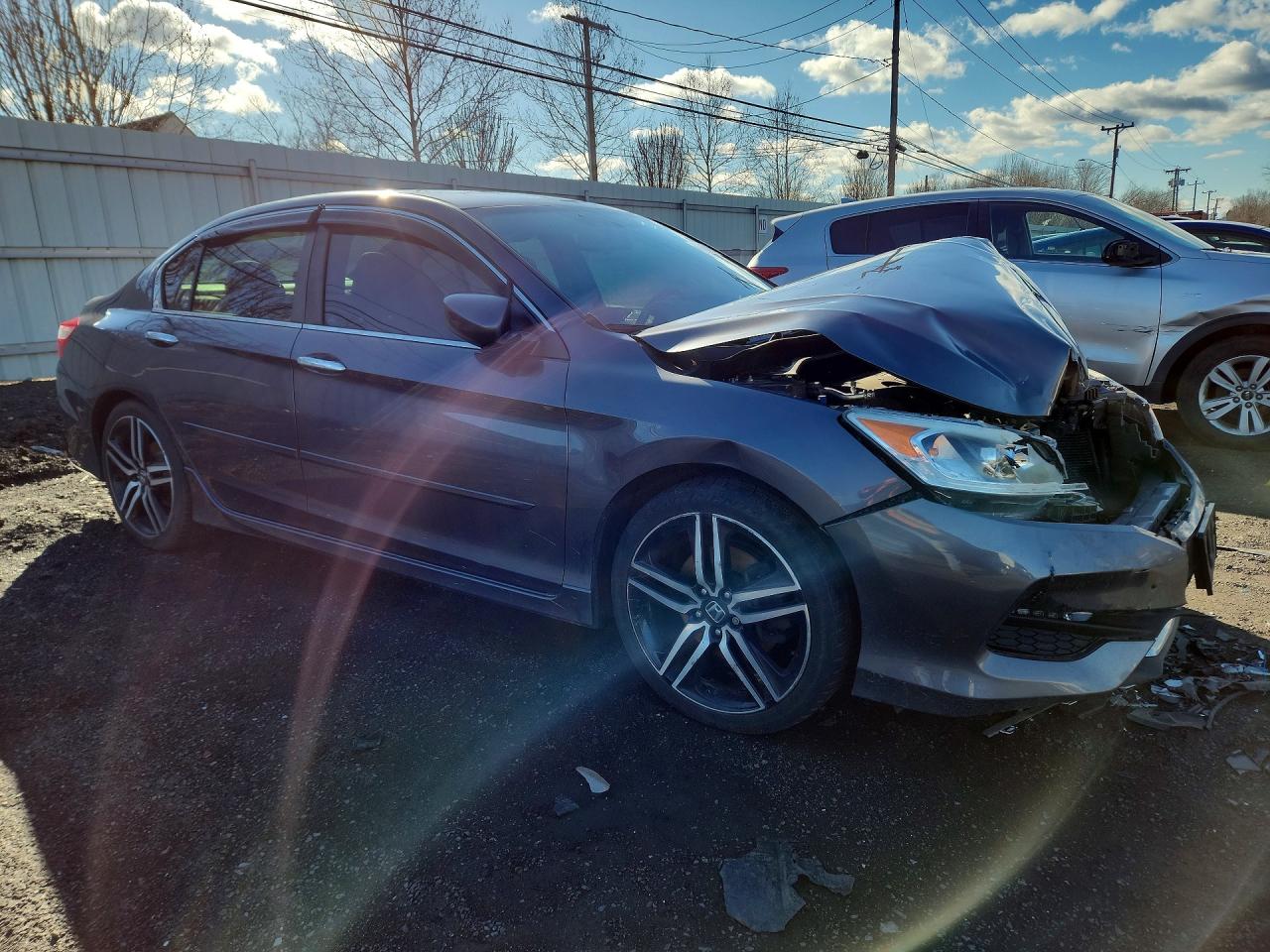2017 Honda Accord VIN 1HGCR2F15HA015955 photo 4
