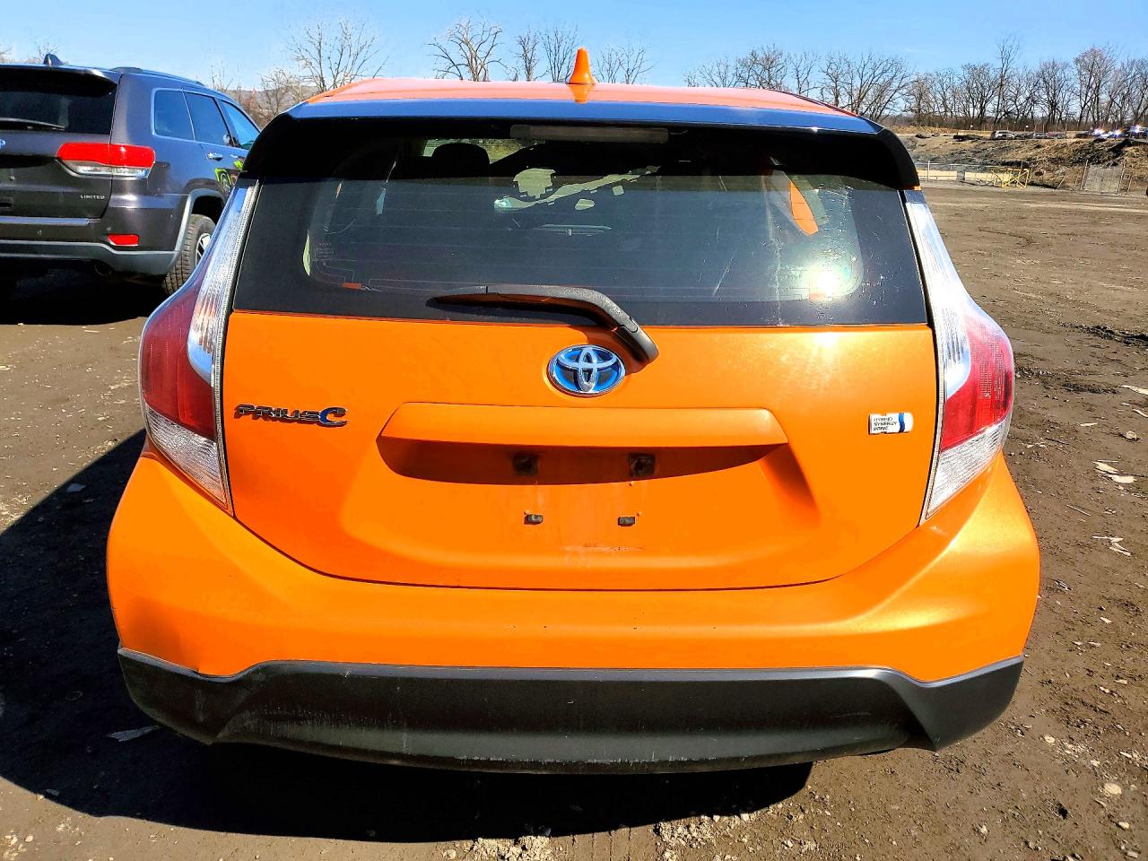 2017 Toyota Prius c on VIN JTDKDTB33H1592358 photo 6