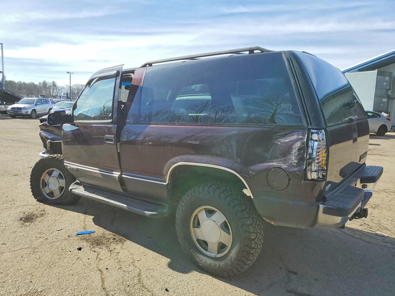 1997 Chevrolet Tahoe VIN 3GNEK18R8VG190200 photo 2