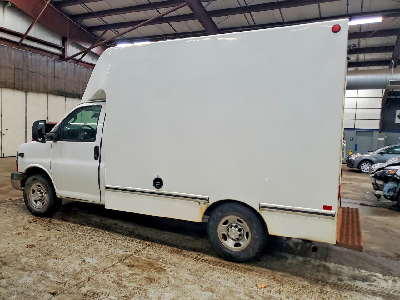 2020 Express VIN 1GB0GRFP1L1121479 photo 2