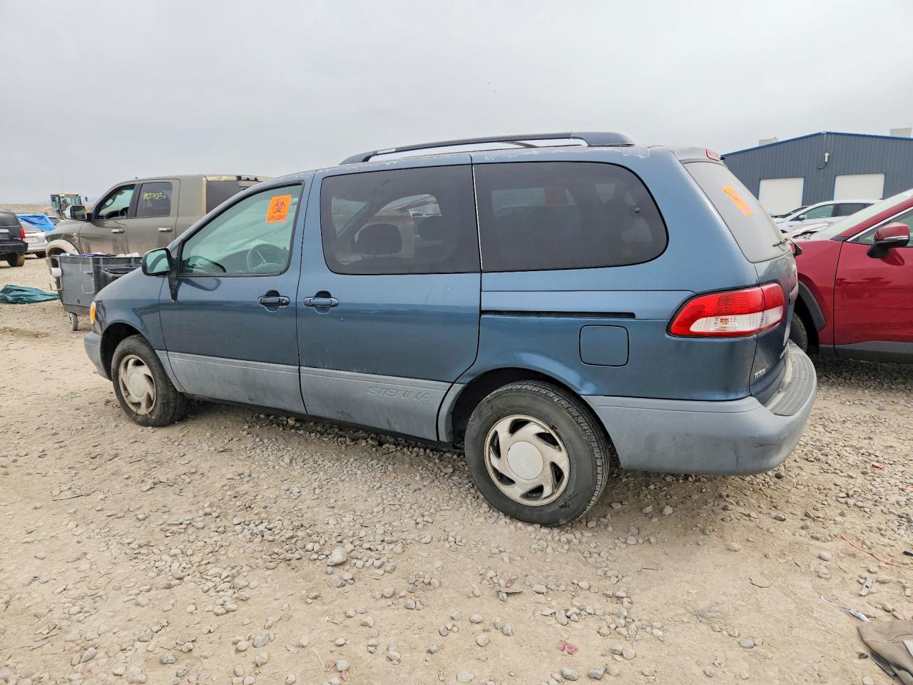 2001 Toyota Sienna VIN 4T3ZF13C61U377687 photo 2