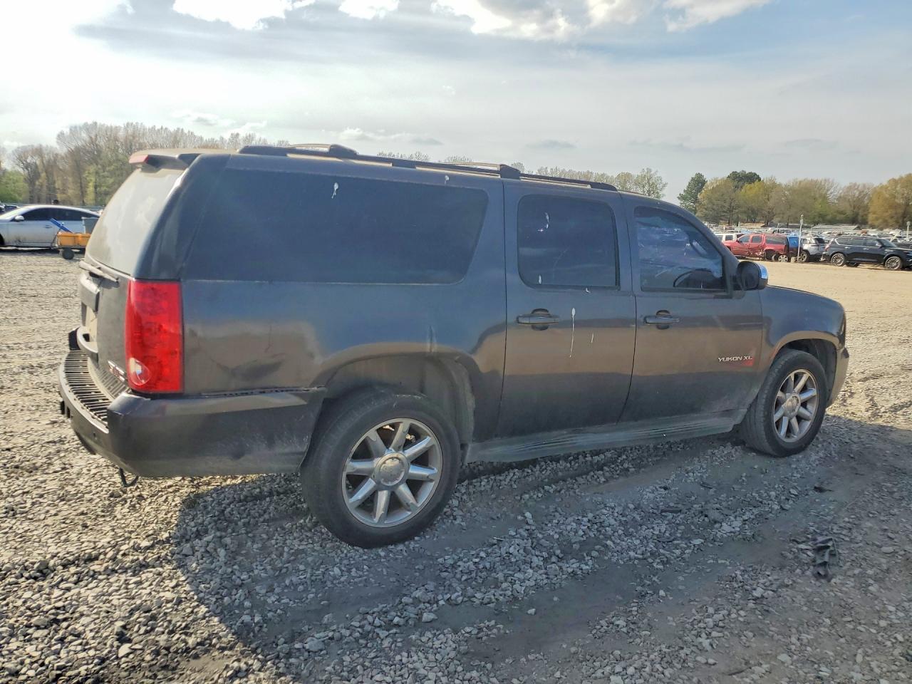 2010 GMC Yukon VIN 1GKUKKE37AR228573 photo 3