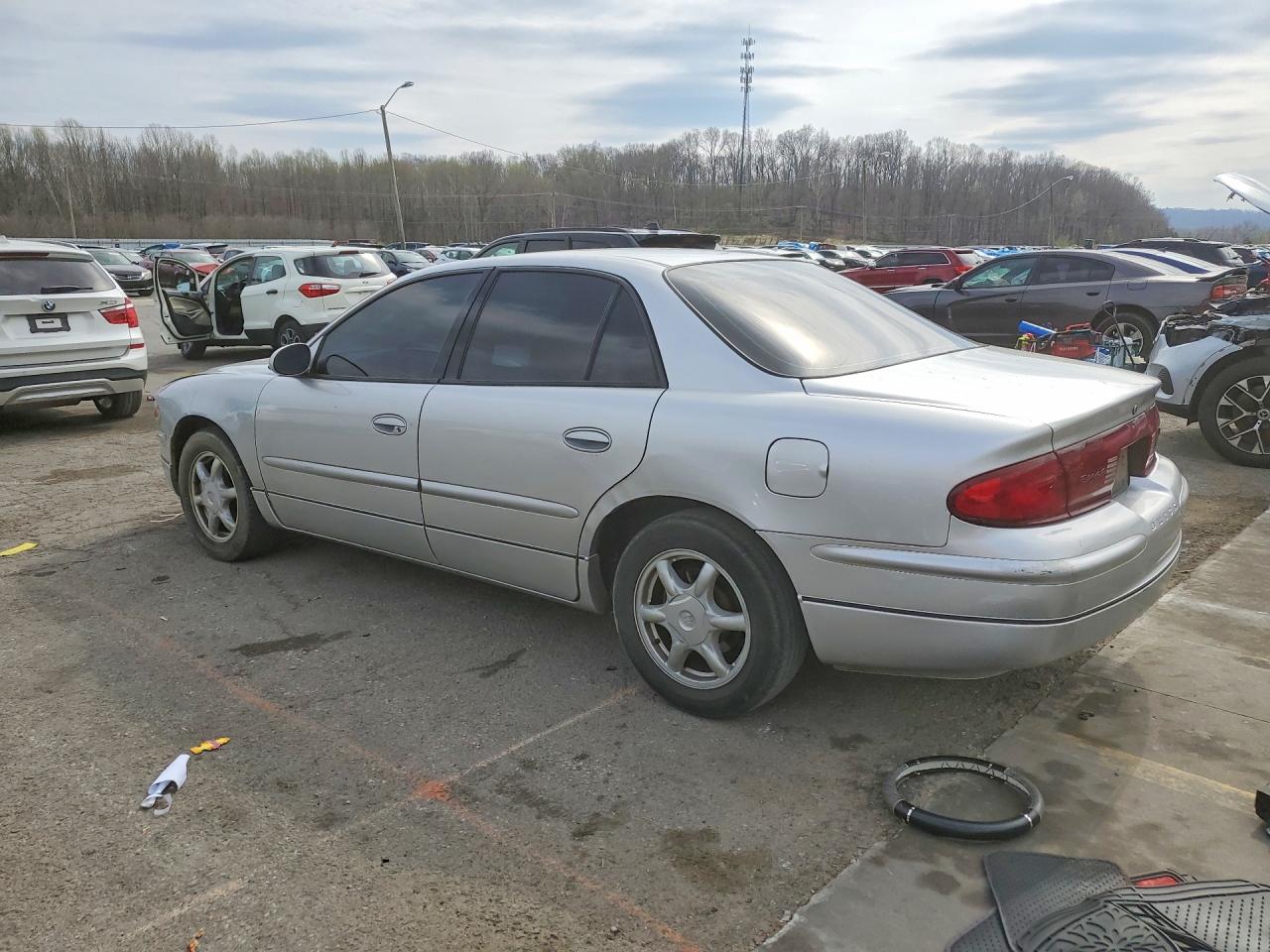 2004 Buick Regal VIN 2G4WB52K341247728 photo 2
