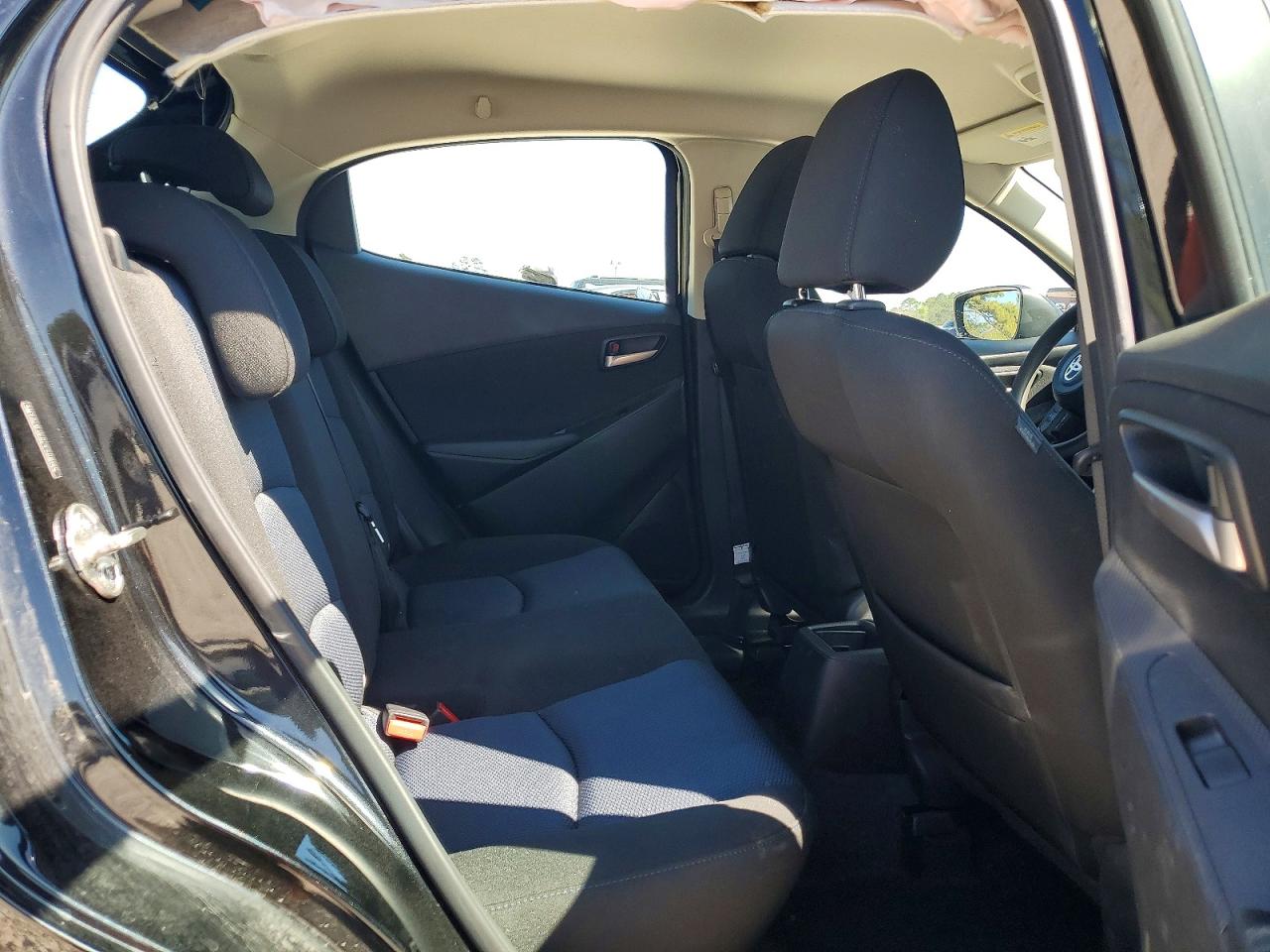 2020 Toyota Yaris VIN 3MYDLBJV0LY708159 photo 10