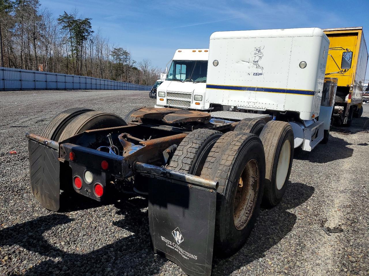 2000 FREIGHTLINER All other VIN 1FVNDXYB1YPF59320 photo 4