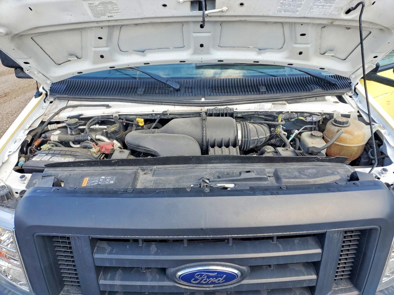 2019 Ford Econoline VIN 1FDXE4FSXKDC16865 photo 11