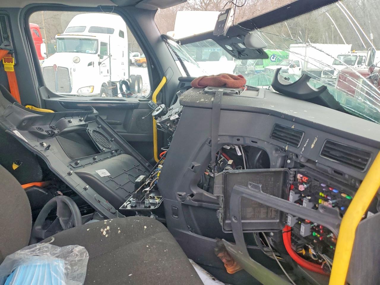 2023 FREIGHTLINER All other VIN 3AKJHTDV2PSNK5894 photo 5