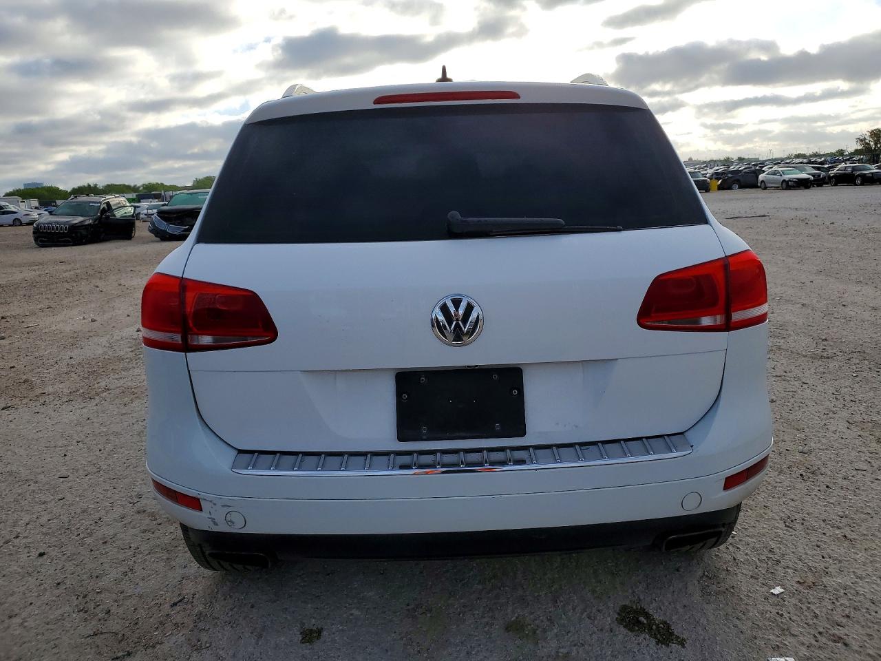 2013 Volkswagen Touareg VIN WVGEF9BP8DD005895 photo 6