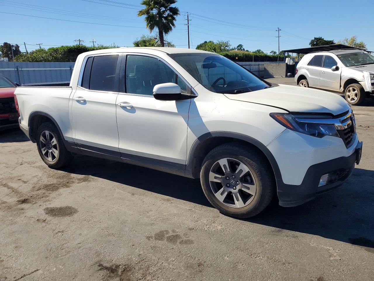 2018 Honda Ridgeline VIN 5FPYK2F56JB001580 photo 4