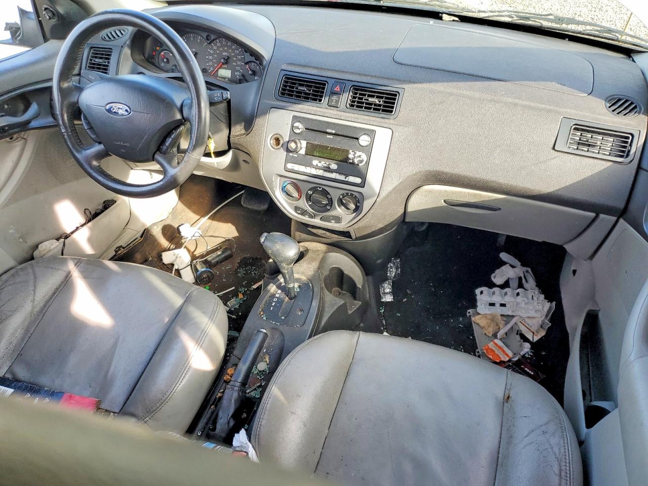 2005 Ford Focus VIN 3FAFP37NX5R150378 photo 8