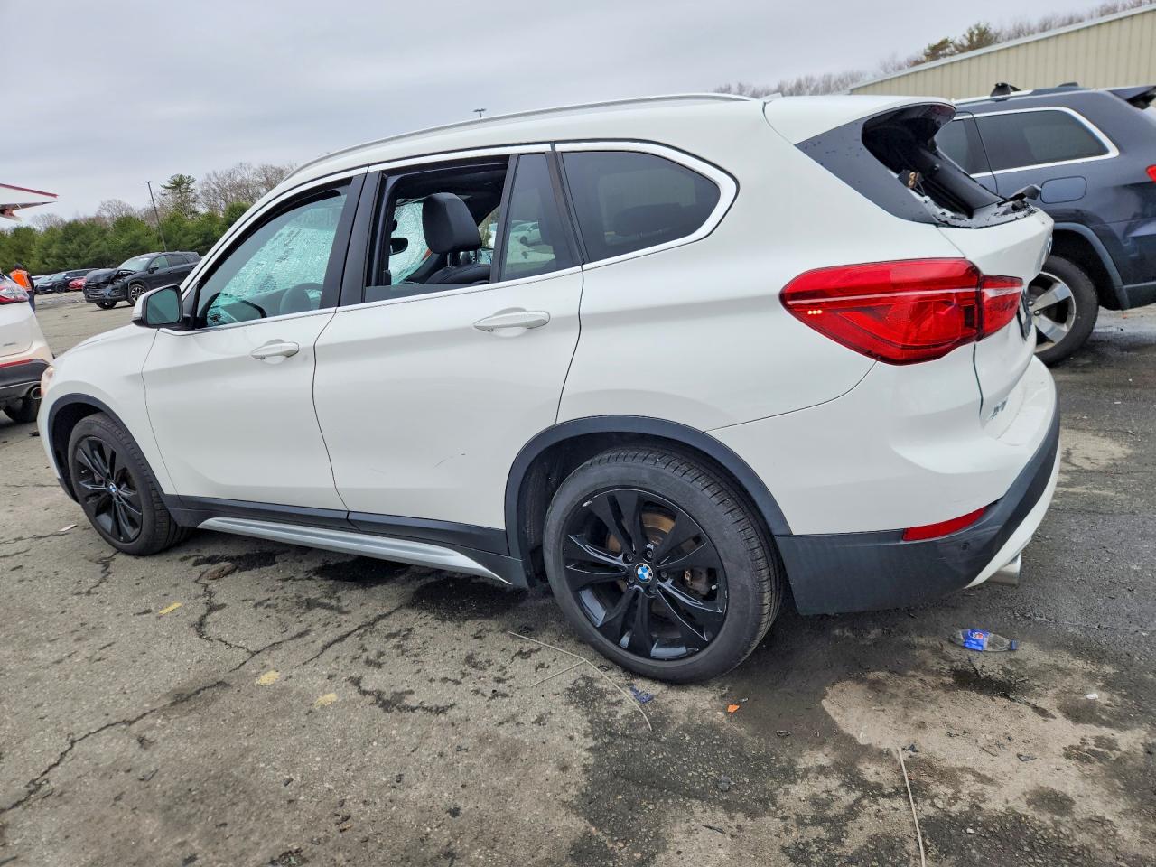 2020 BMW X1 VIN WBXJG9C04L5P22386 photo 2