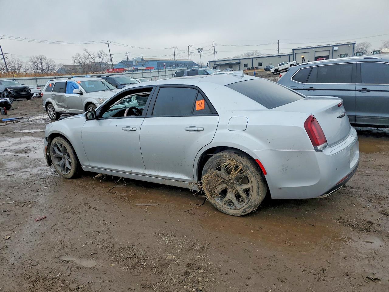 2023 Chrysler 300 VIN 2C3CCABG8PH616690 photo 2