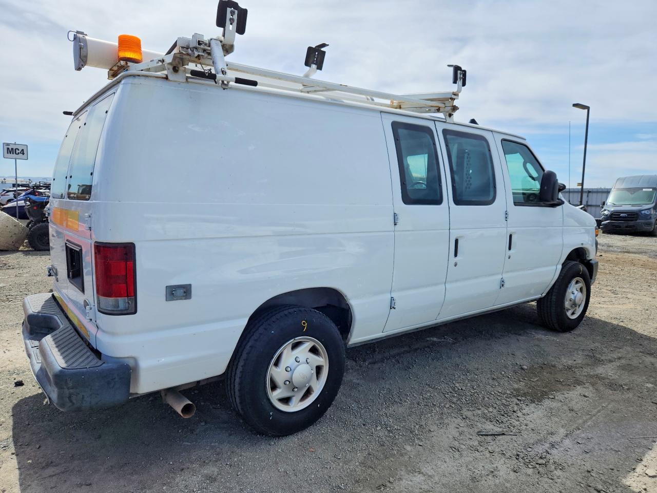 2011 Ford Econoline VIN 1FTNE2EL0BDA49586 photo 3