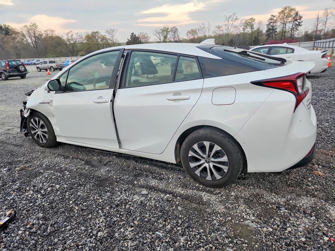 2021 Toyota Prius VIN JTDL9MFU0M3029572 photo 2