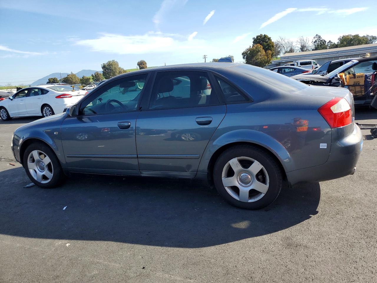 2004 Audi A4 VIN WAULC68E14A235690 photo 2
