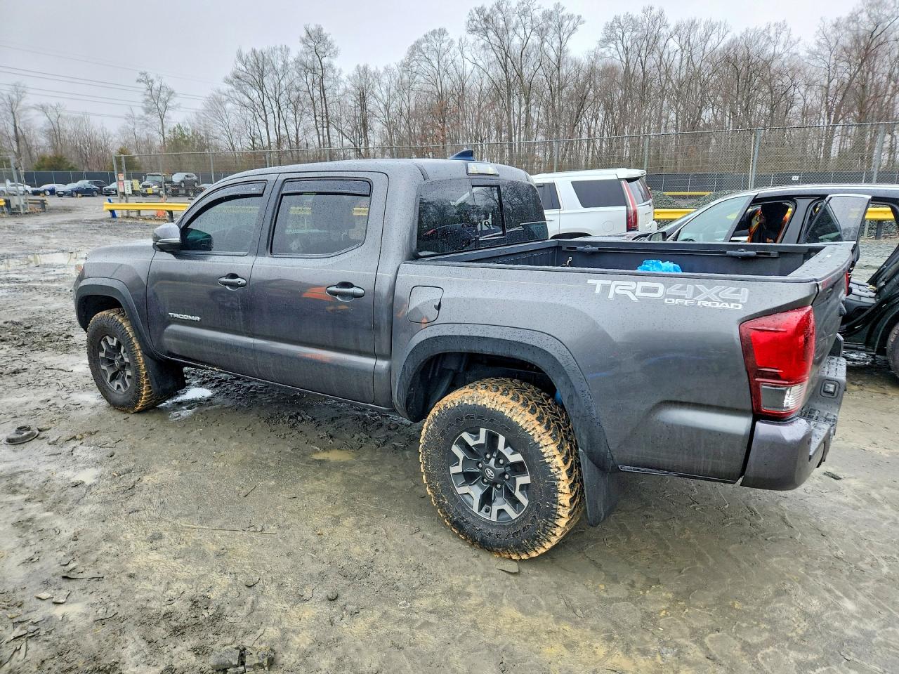 2018 Toyota Tacoma trd VIN 3TMCZ5AN4JM131358 photo 2