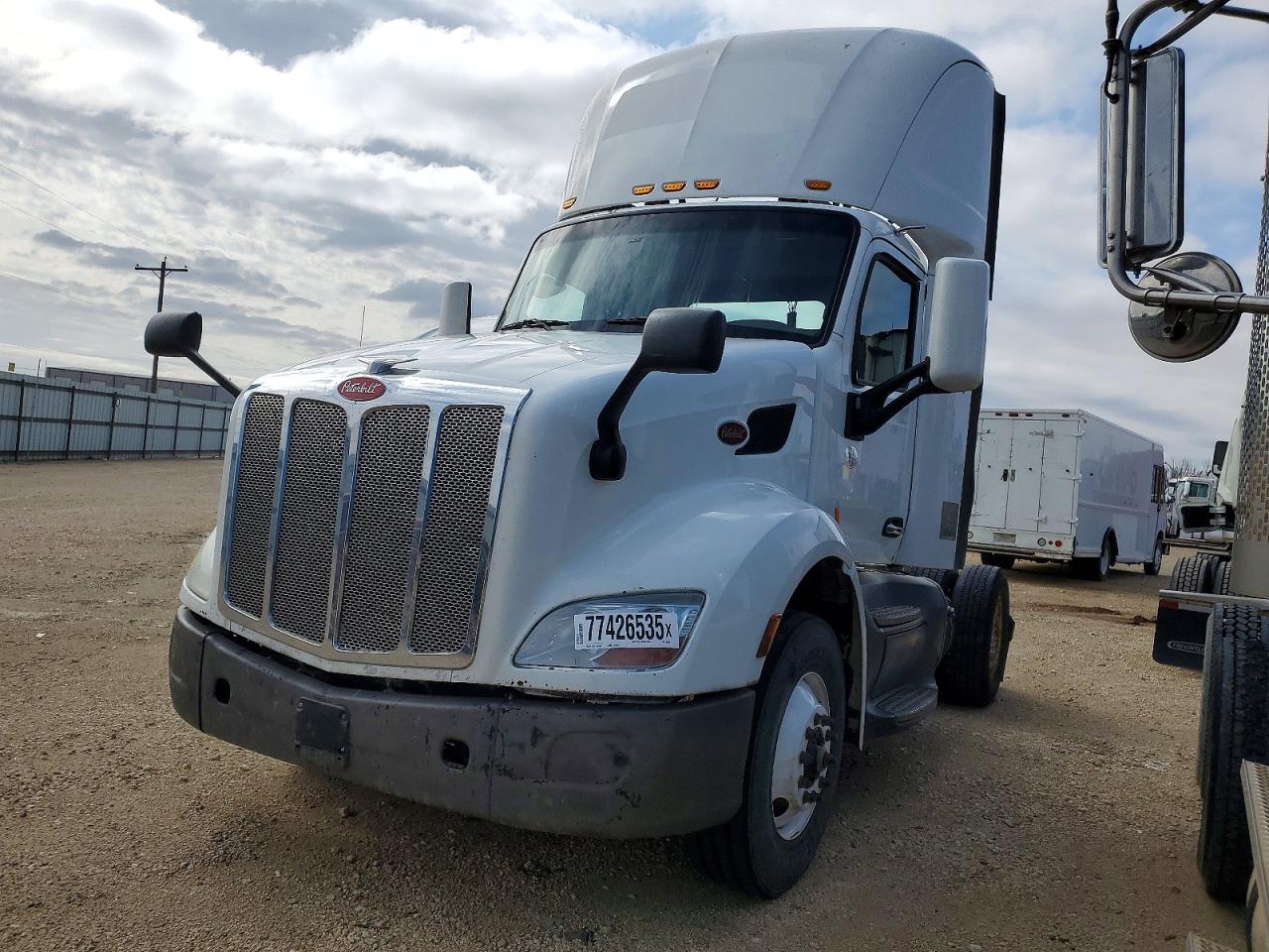 2016 PETERBILT All models VIN 1XPBA48XXGD339834 photo 2