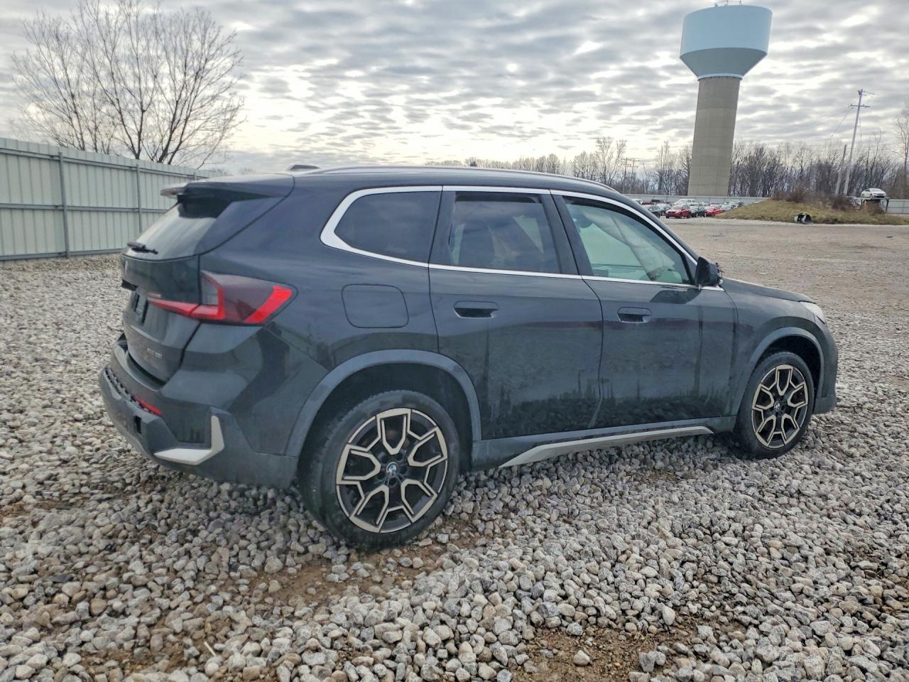 2024 BMW X1 VIN WBX73EF0XR5Z44269 photo 3