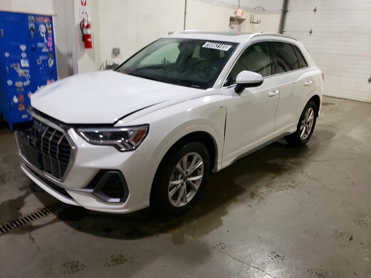 2023 Audi Q3 VIN WA1DECF30P1058324 photo 1