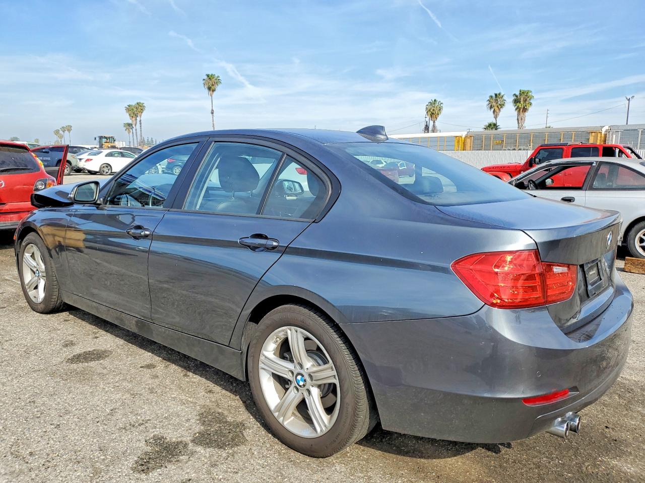 2015 BMW 3 series VIN WBA3C1G5XFNR50080 photo 2