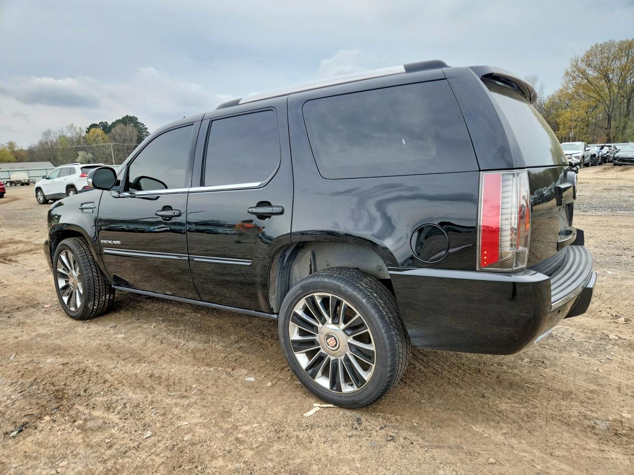 2013 Cadillac Escalade VIN 1GYS4CEF0DR211819 photo 2