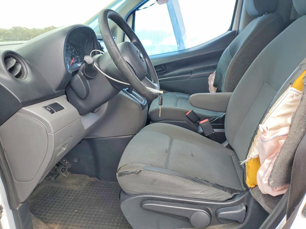 2015 Nv VIN 3N6CM0KN2FK731392 photo 11