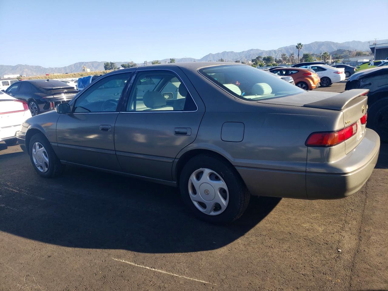 1997 Toyota Camry VIN JT2BF22K0V0039494 photo 2