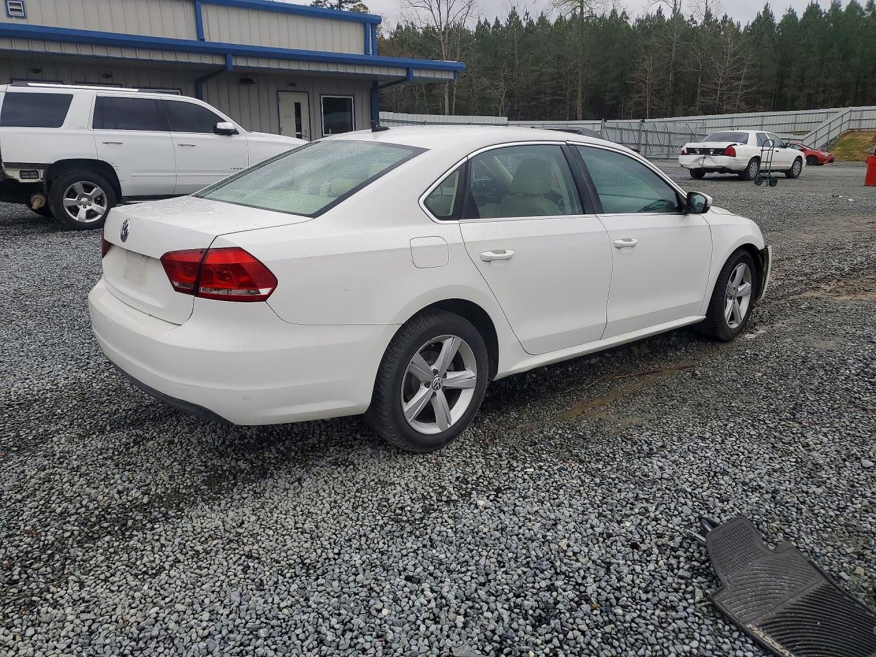 2013 Volkswagen Passat VIN 1VWBP7A32DC062622 photo 3