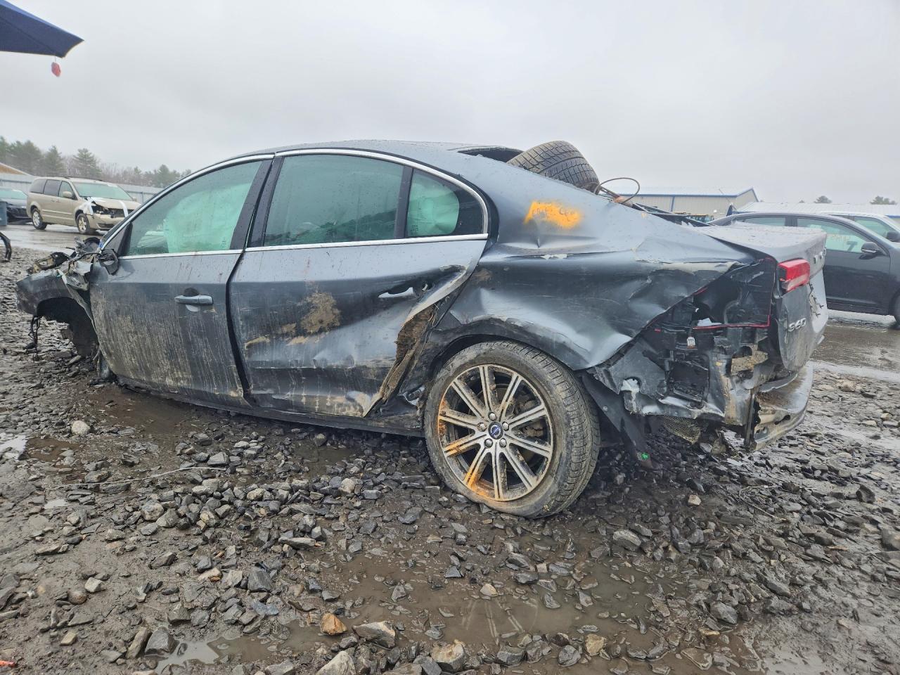 2018 Volvo S60 VIN LYV402TK1JB171399 photo 2