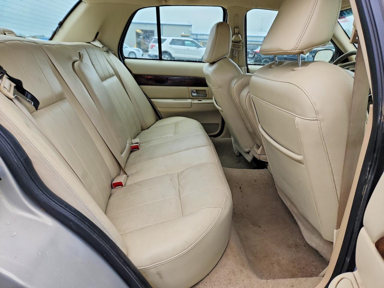 2007 Mercury Grmarquis VIN 2MEFM75VX7X642361 photo 10