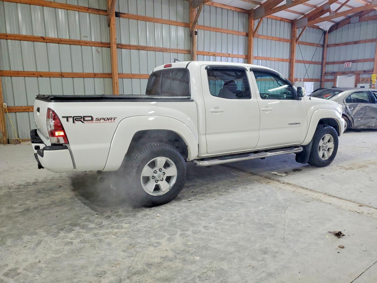 2015 TOYOTA Tacoma v6 VIN 3TMLU4EN9FM200362 photo 3