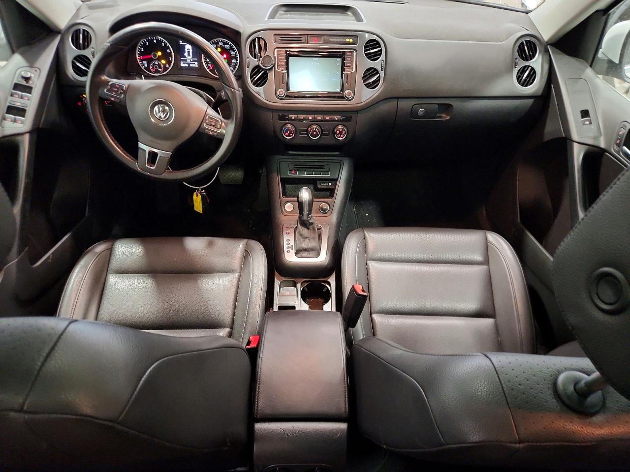 2016 Volkswagen Tiguan VIN WVGBV7AX1GW558795 photo 8