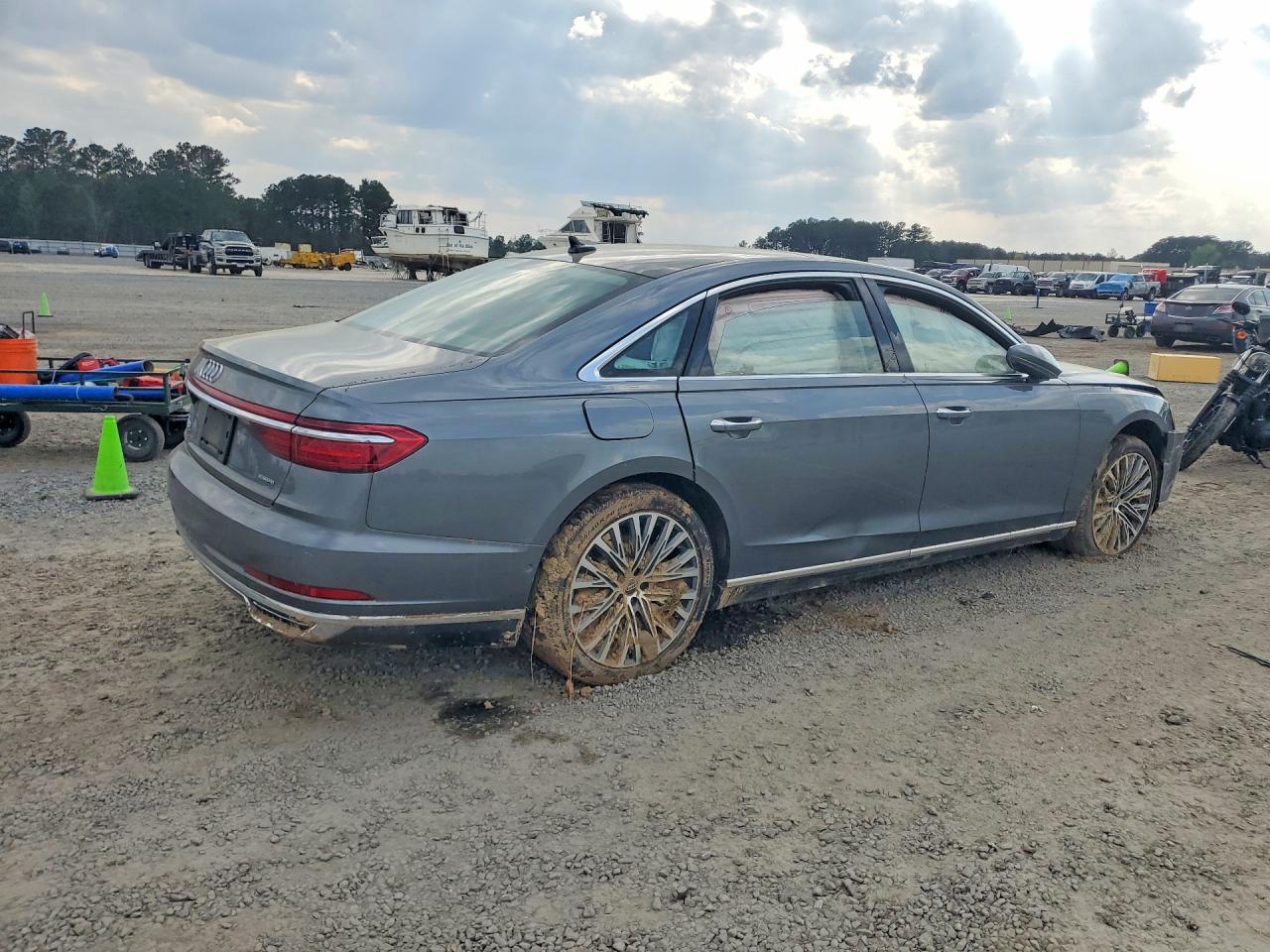 2019 Audi A8 VIN WAU8DAF88KN019778 photo 3