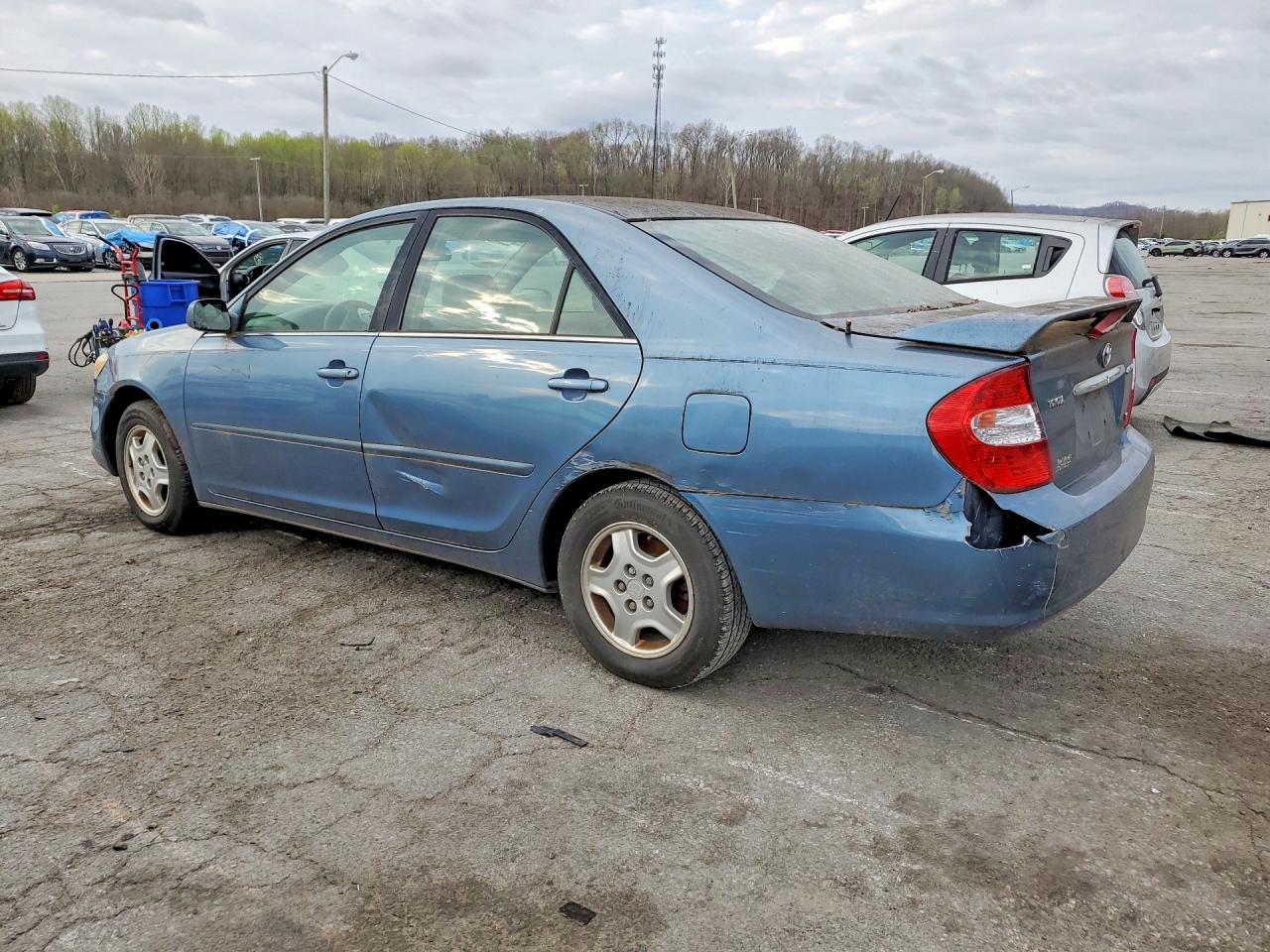 2003 Toyota Camry le v VIN 4T1BF32K13U552655 photo 2