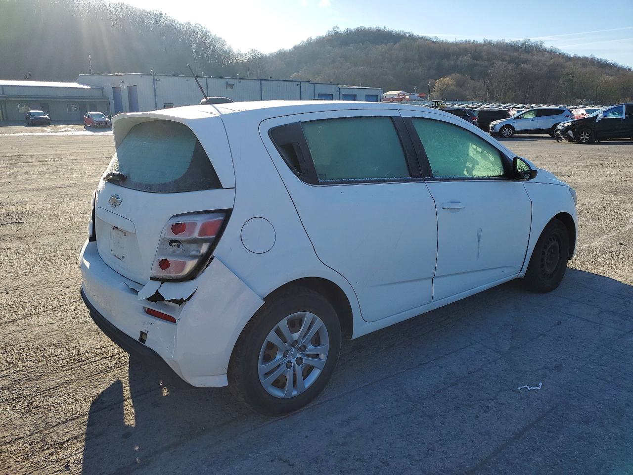 2017 Chev Sonic VIN 1G1JG6SG8H4170567 photo 3