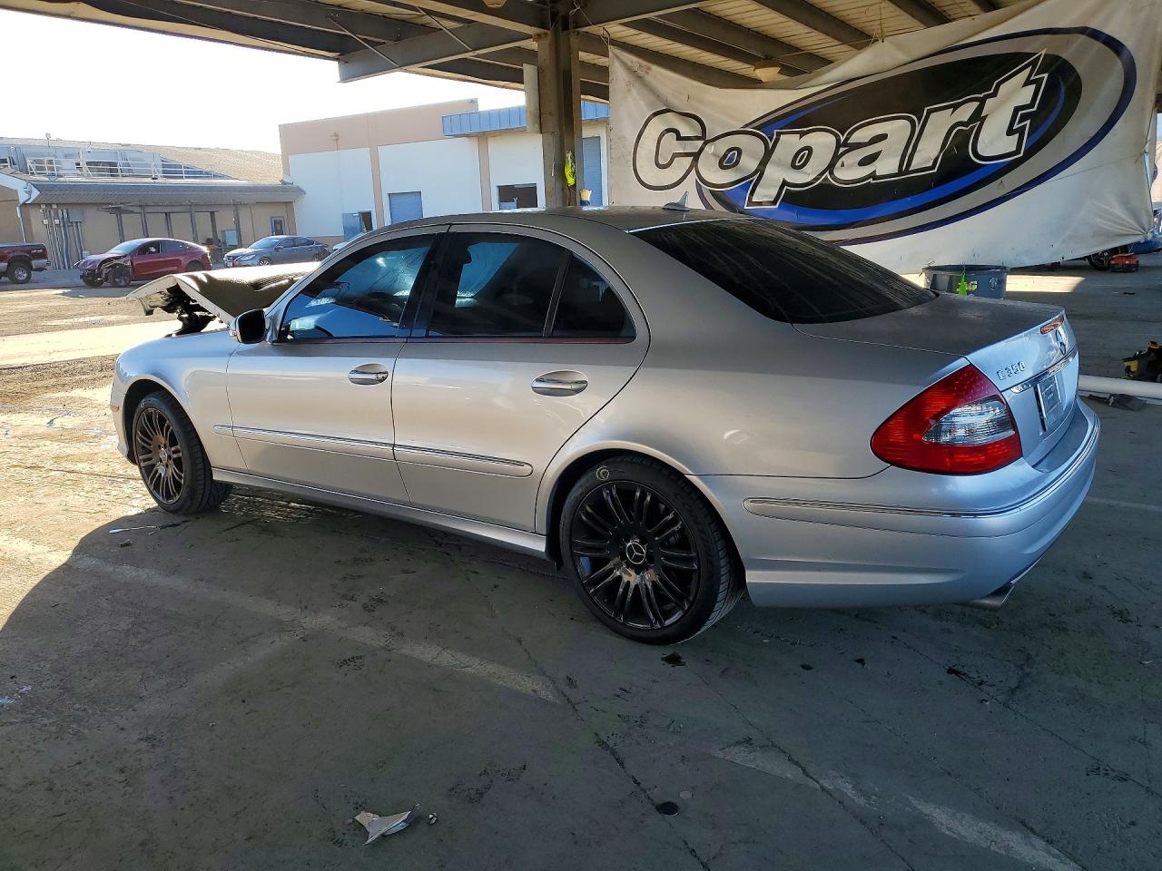 2007 Mercedes-Benz E-class VIN WDBUF56X57B181370 photo 2