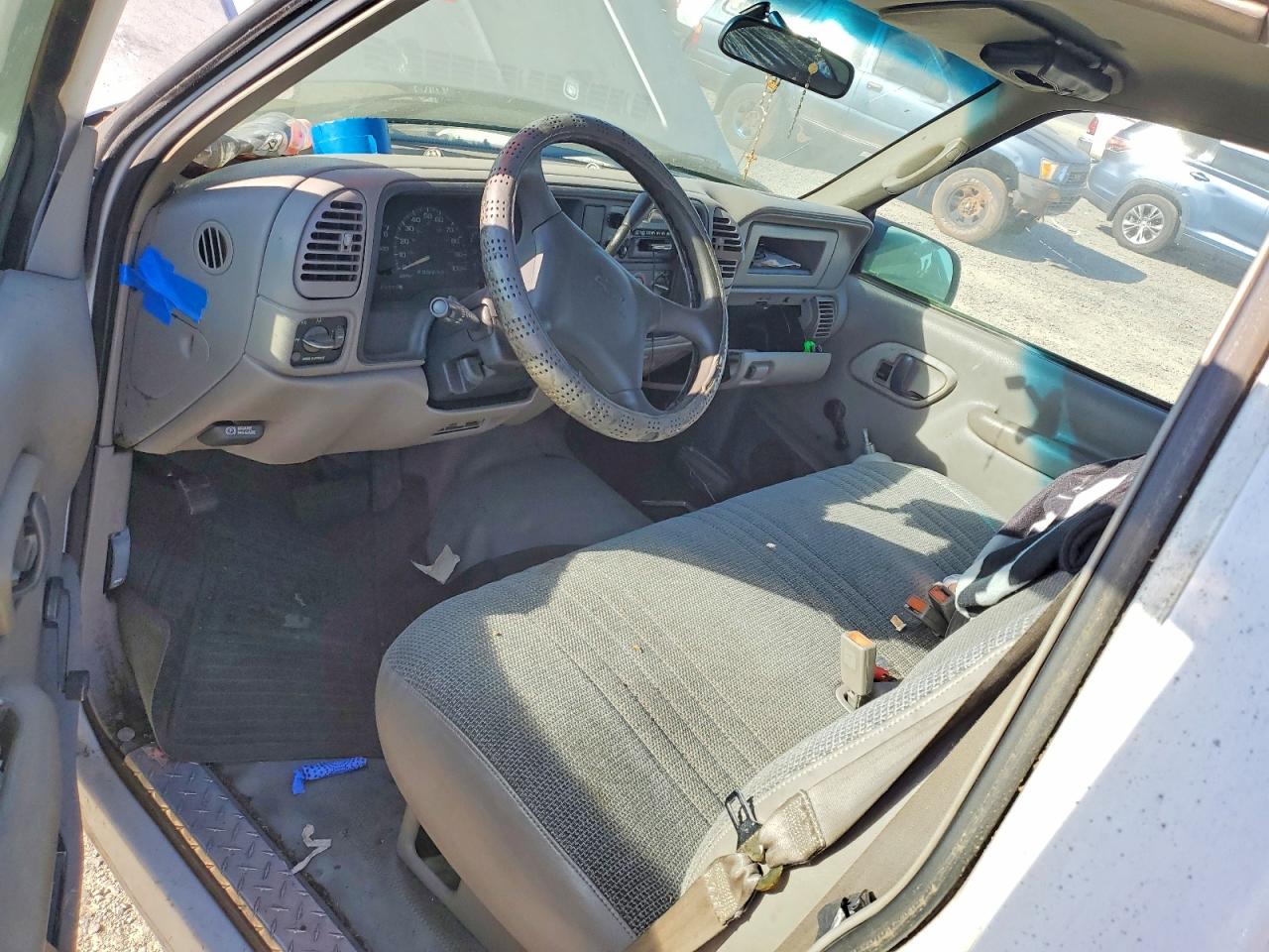 2000 Chev Gmt VIN 1GCGC24R4YR130543 photo 8