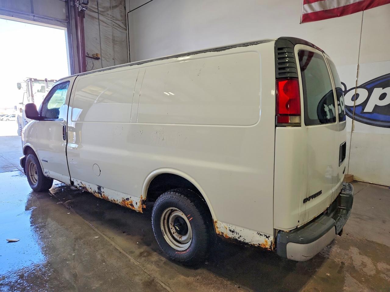 2001 CHEVROLET Express VIN 1GCFG15W511240570 photo 2
