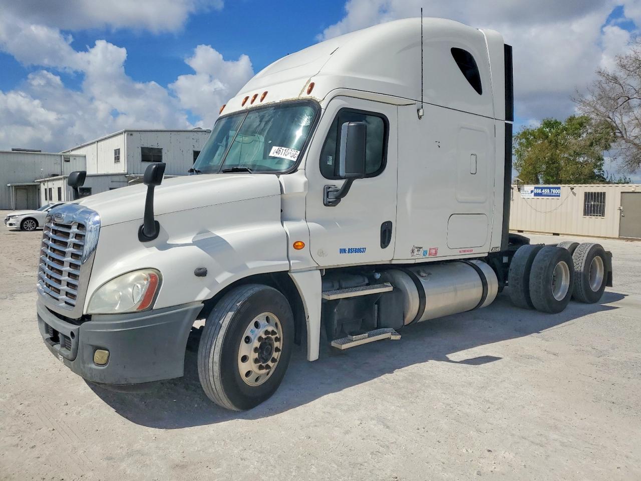 2013 FREIGHTLINER All models VIN 1FUJGLDR4DSFB0637 photo 2