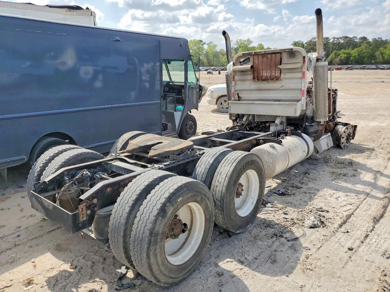 1999 PETERBILT All other VIN 1XPFDB9XXXD490832 photo 4