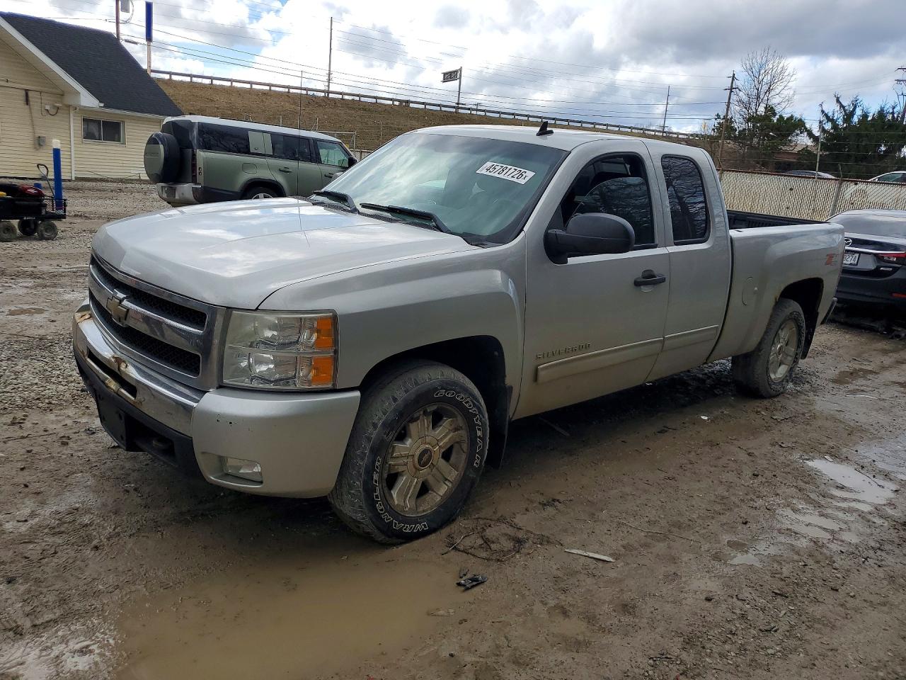 2011 CHEVROLET All models VIN 1GCRKSE35BZ235556 photo 1